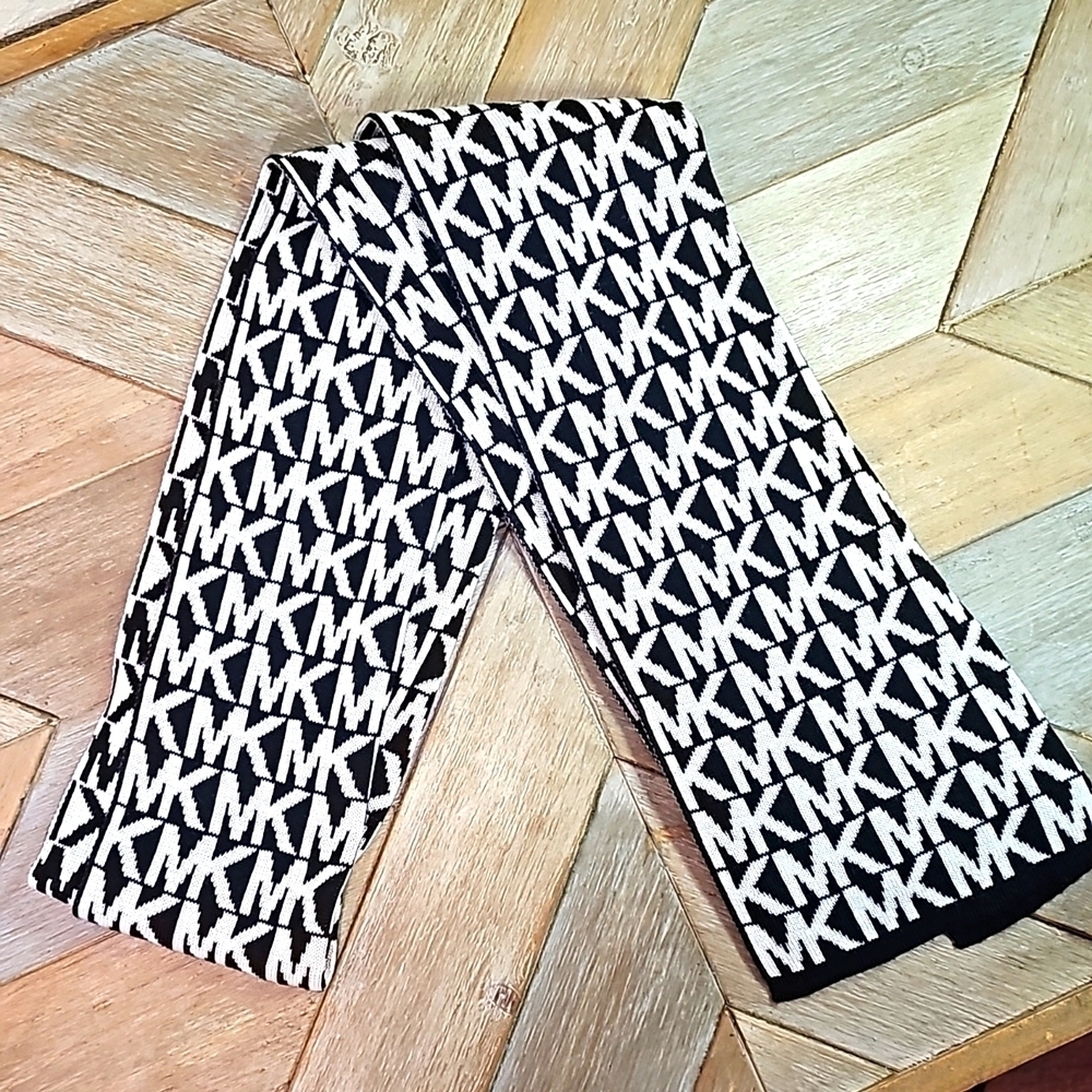 Michael Kors Knit Scarf.